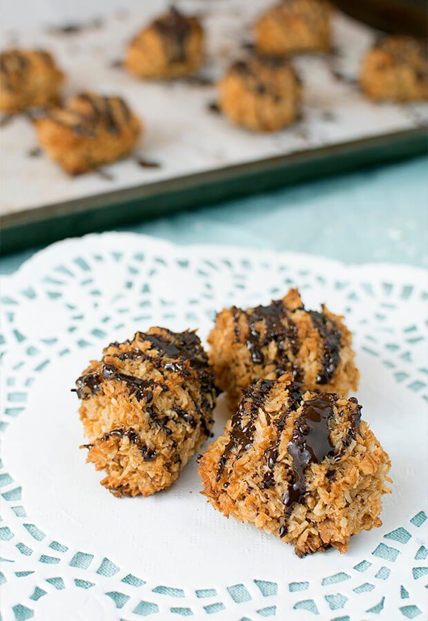 Keto & Low Carb Raw Chocolate Macaroons: A Healthy GF Dessert